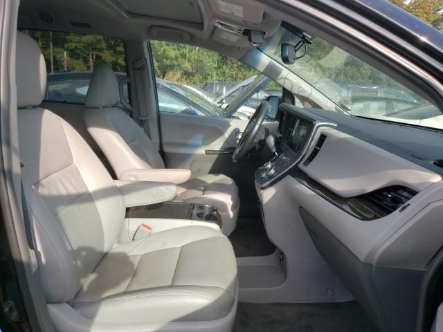 Toyota Sienna • 2017 • 10,000 mi 5