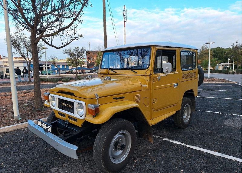 Toyota FJ Cruiser • 1983 • 200,000 km 1