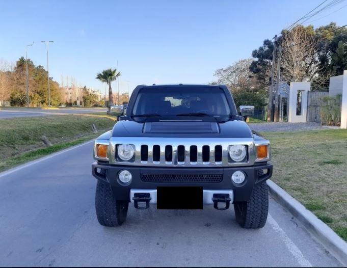 Hummer H3 • 2012 • 90,000 km 8