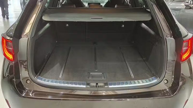 Toyota Corolla Combi • 2020 • 20,378 km 12