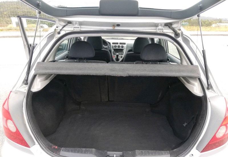 Honda Civic • 2002 • 170,000 km 5
