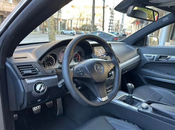 Mercedes-Benz E • 2010 • 270,000 km 2
