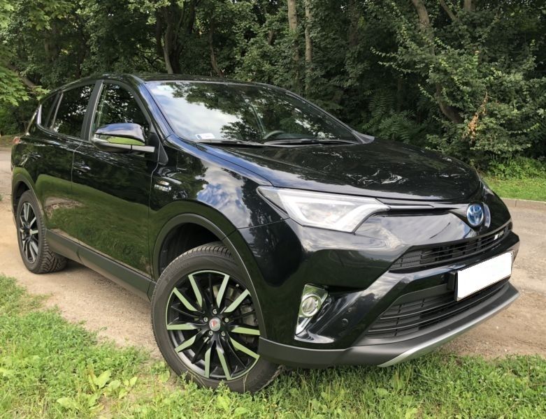 Toyota RAV4 • 2016 • 87,000 km 1