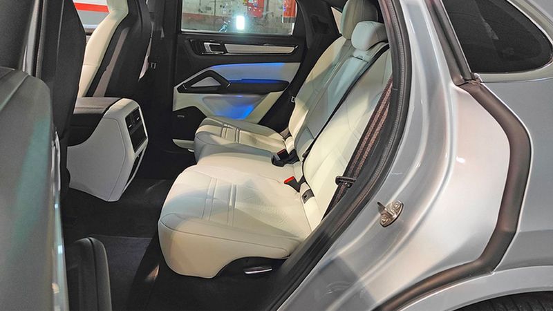 Porsche Cayenne Coupe • 2022 • 34,805 km 18