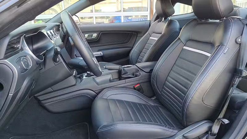 Ford Mustang • 2022 • 25,560 km 5