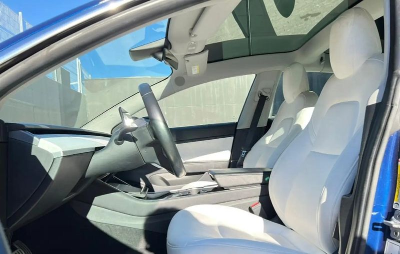 Tesla Model 3 • 2019 • 90,000 km 6