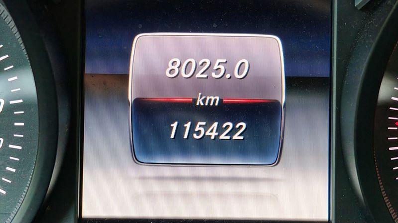 Mercedes-Benz 210 Van • 2018 • 115,422 km 3