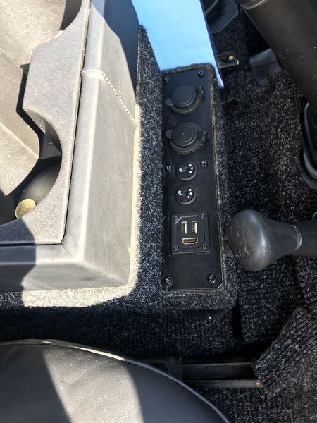 Land Rover Defender • 2012 • 75,000 km 13