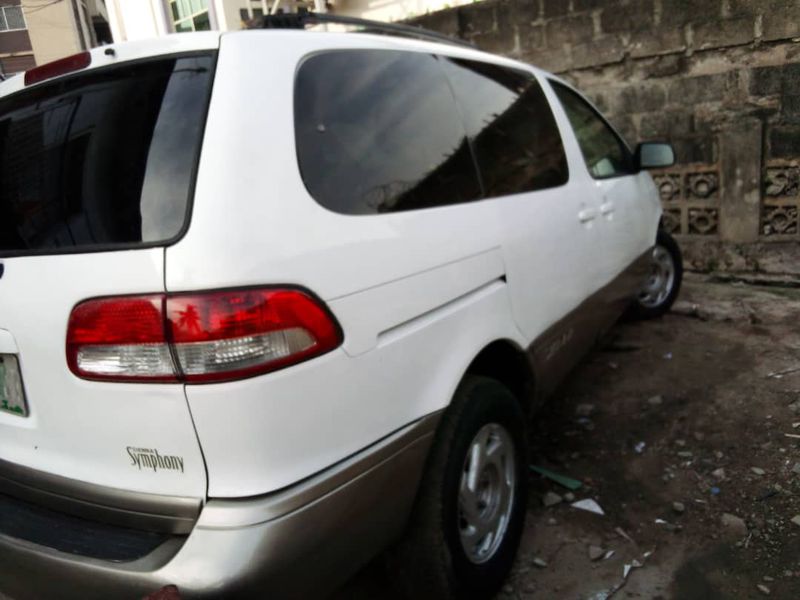 Toyota Sienna • 2003 • 135,972 km 3