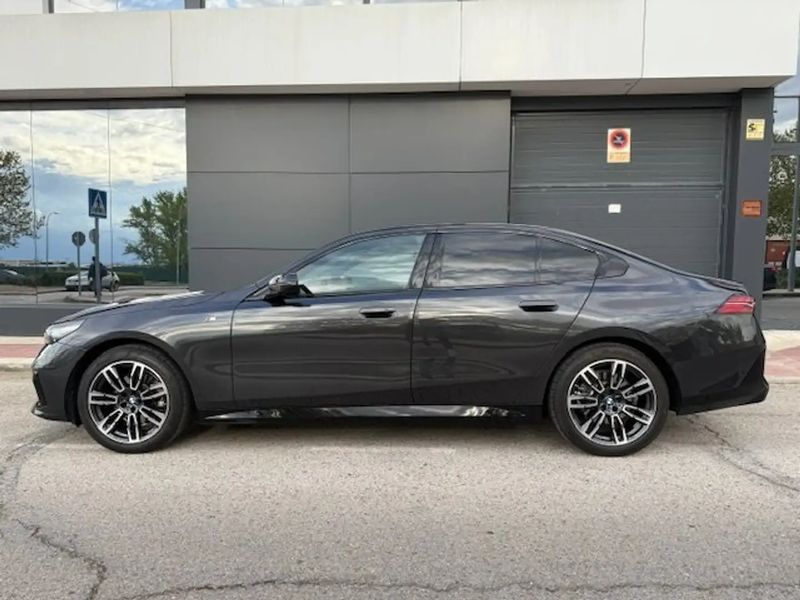 BMW 5 Series • 2024 • 11,000 km 1