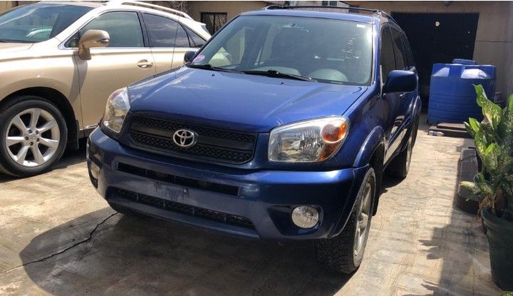 Toyota RAV4 • 2008 • 32 km 1