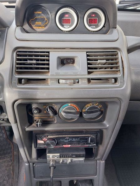 Mitsubishi Pajero • 1994 • 200,000 km 5