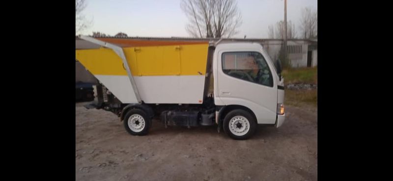 Toyota Dyna • 1999 • 120,000 km 4