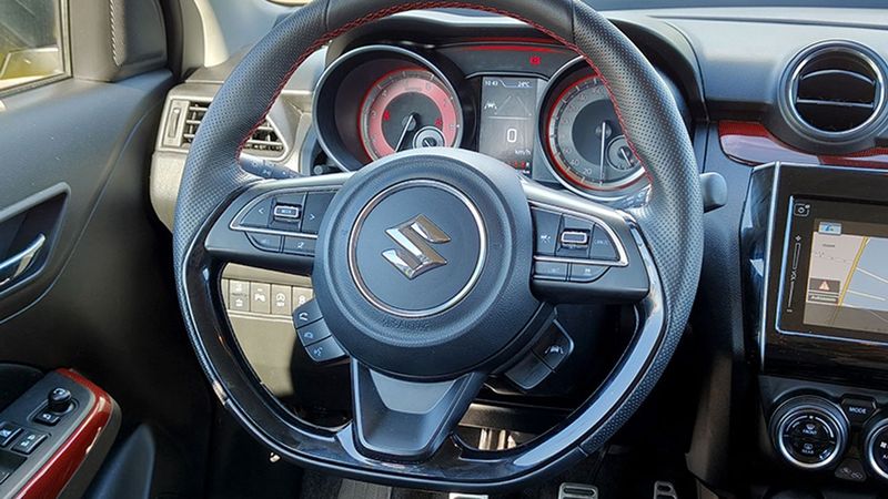 Suzuki Swift • 2023 • 27,000 km 3