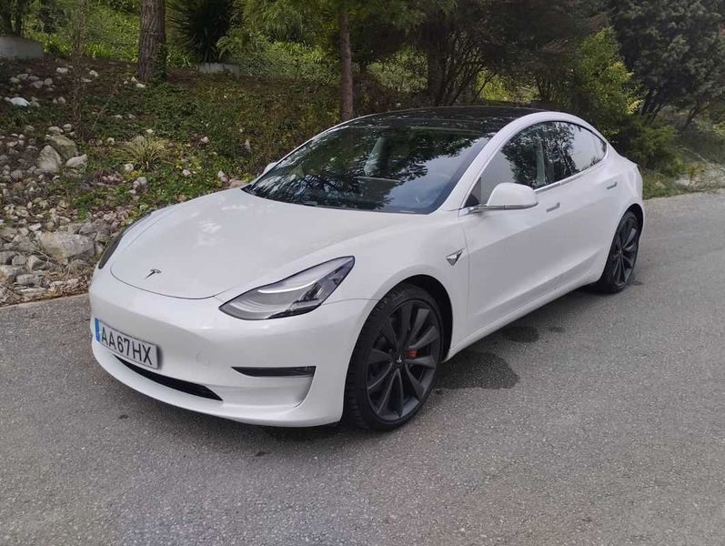 Tesla Model 3 • 2020 • 45,000 km 3