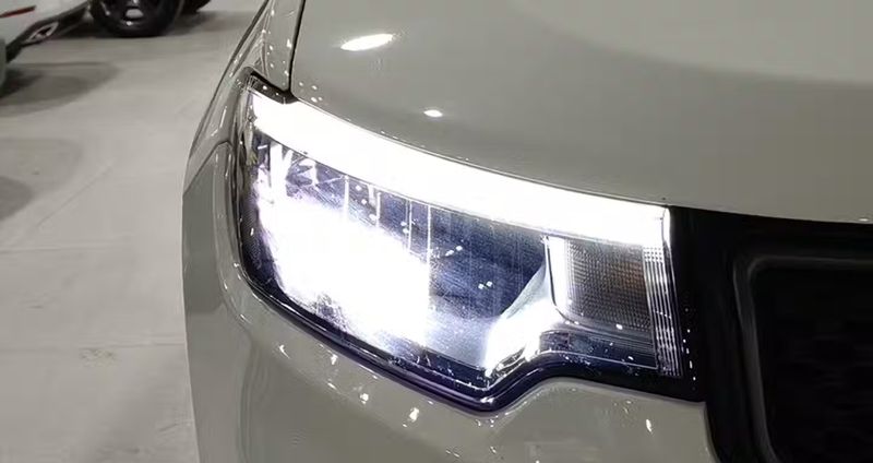 Jeep Compass • 2024 • 14,181 km 9