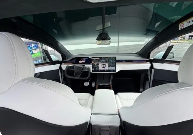 Tesla Model 3 • 2024 • 65,000 km 3