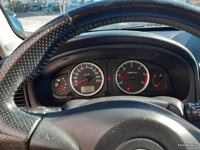 Nissan Almera • 2005 • 190,000 km 2