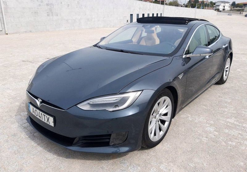 Tesla Model S • 2016 • 117,000 km 1