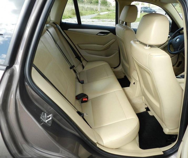 BMW X1 • 2010 • 90,000 km 5