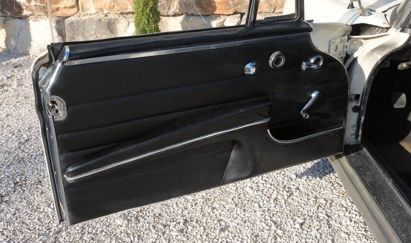 Mercedes-Benz 200 - 300 • 1980 • 90,000 km 9