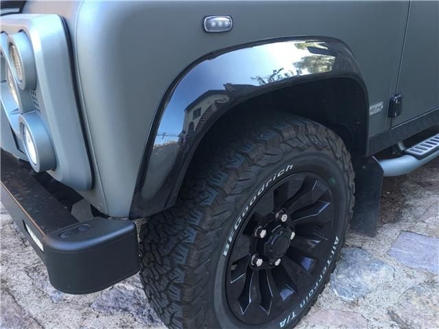 Land Rover Defender • 2008 • 115,000 km 6