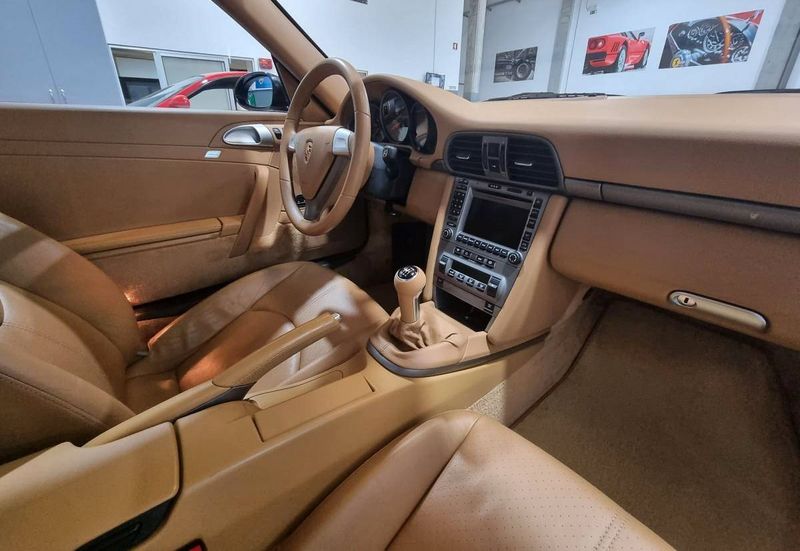 Porsche 911 Carrera • 2005 • 119,999 km 3