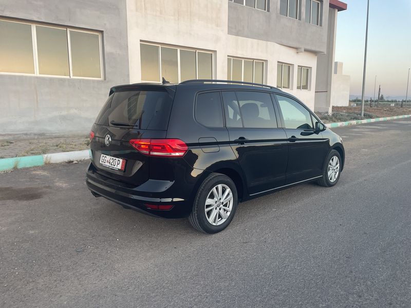 Volkswagen Touran • 2020 • 190,000 km 3