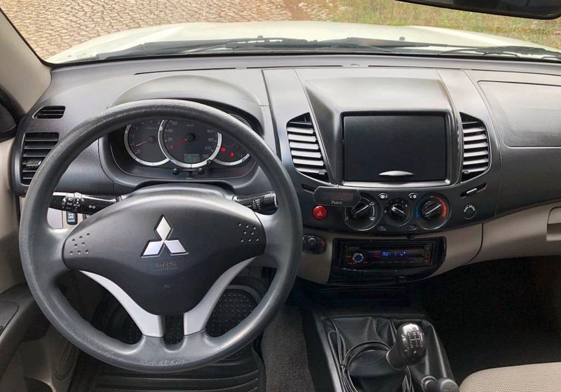 Mitsubishi L200 • 2010 • 250,000 km 2