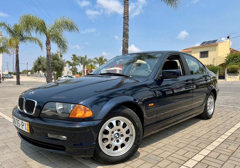 BMW 328i • 2000 • 150,000 km 1