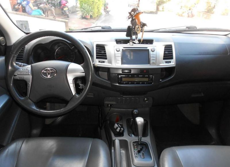 Toyota Hilux • 2012 • 120,000 km 3