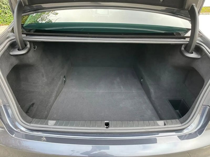 BMW 7 Series • 2017 • 137,000 km 12