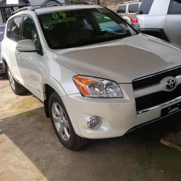 Toyota RAV4 • 2010 • 32 km 1