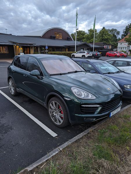 Porsche Cayenne • 2011 • 2,171,190 km 1