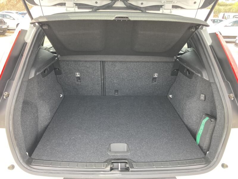 Volvo XC40 • 2021 • 50,273 km 14