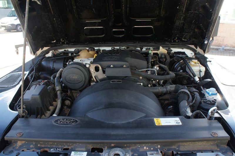 Land Rover Defender • 2012 • 80,000 km 21