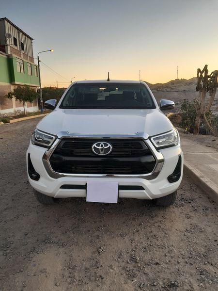 Toyota Hilux • 2021 • 45,000 km 1