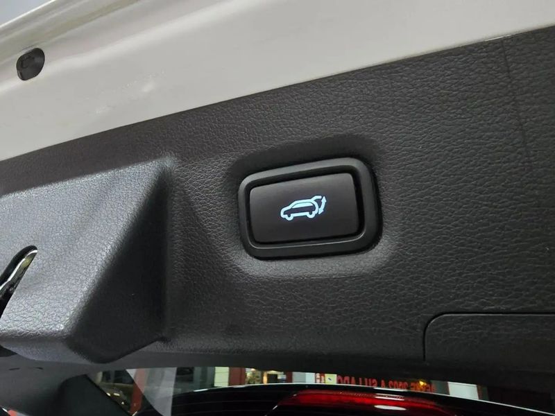 Hyundai Santa Fe • 2021 • 74,000 km 6