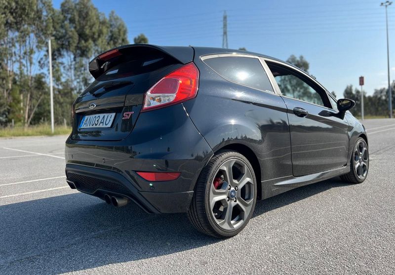 Ford Fiesta • 2015 • 90,000 km 2