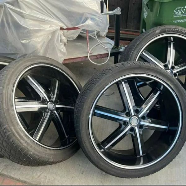 24" Chevy rims 305/35/24 tires  2