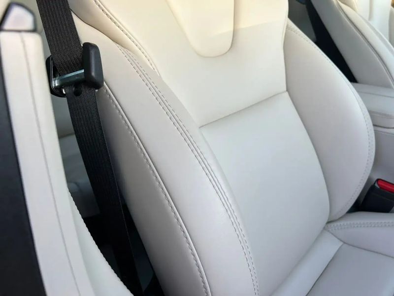 Tesla Model S • 2019 • 50,960 km 11