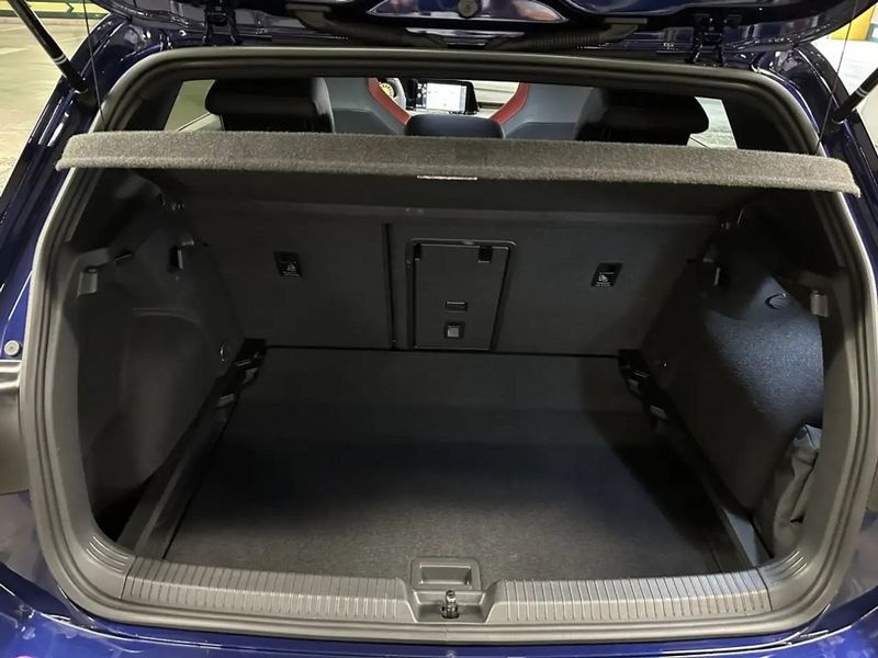 Volkswagen Golf • 2023 • 20,600 km 4