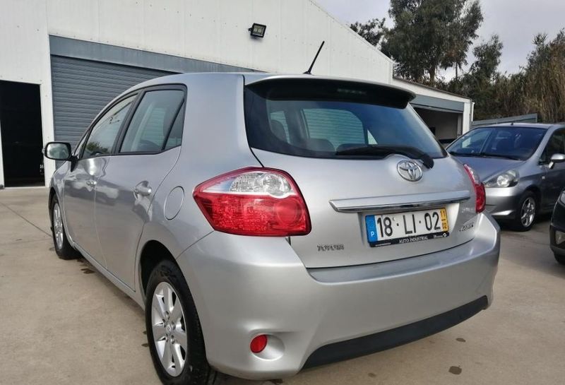 Toyota Yaris • 2011 • 28,000 km 2