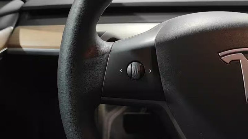 Tesla Model 3 • 2022 • 115,104 km 28