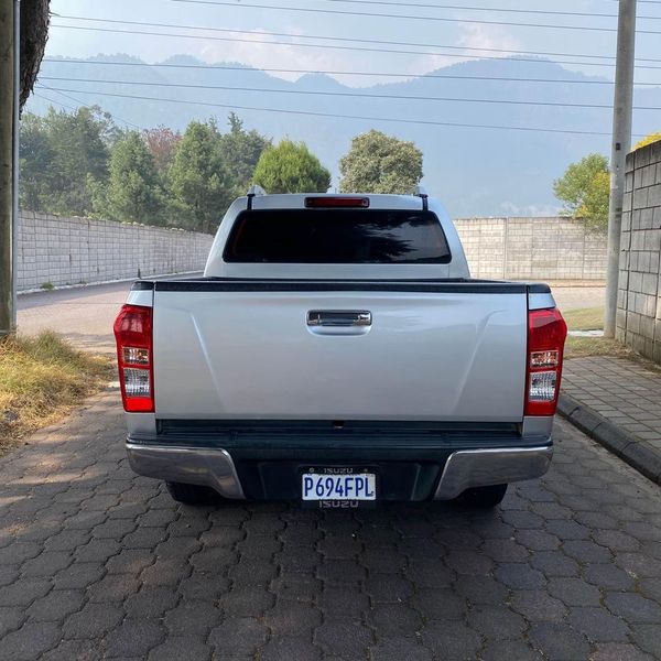 Isuzu D-MAX • 2014 • 98,000 mi 3