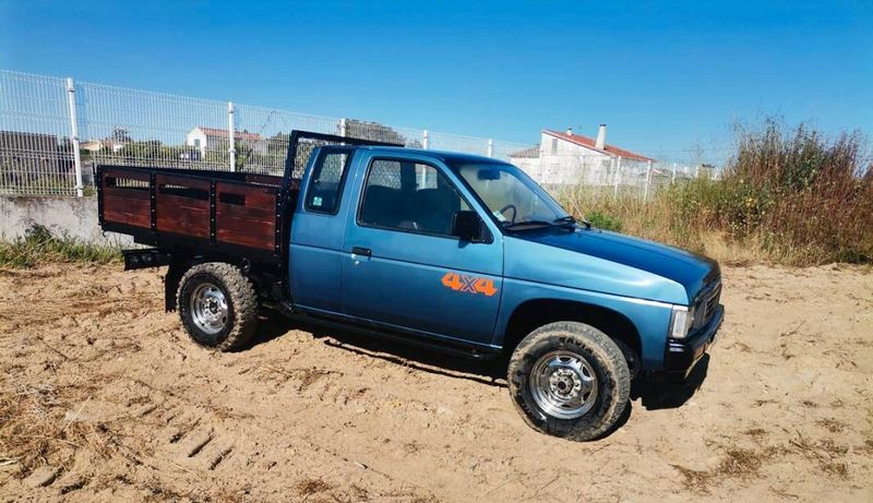 Nissan Pickup • 1988 • 190,000 km 2