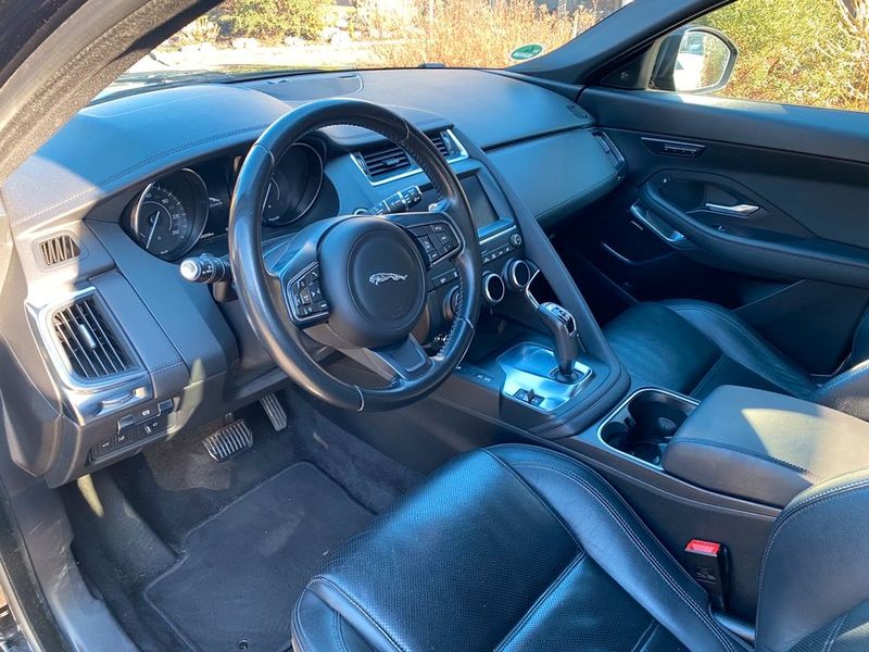 Jaguar E-PACE • 2019 • 65,000 km 8