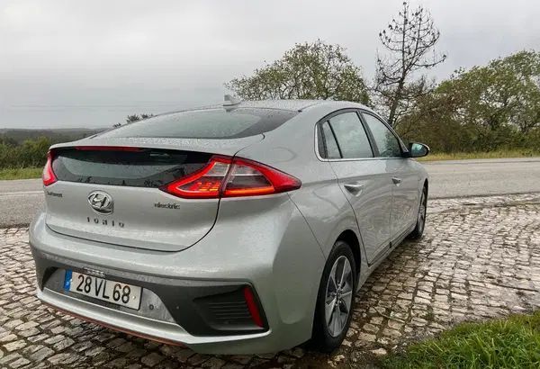 Hyundai Ioniq Electric • 2018 • 75,000 km 4
