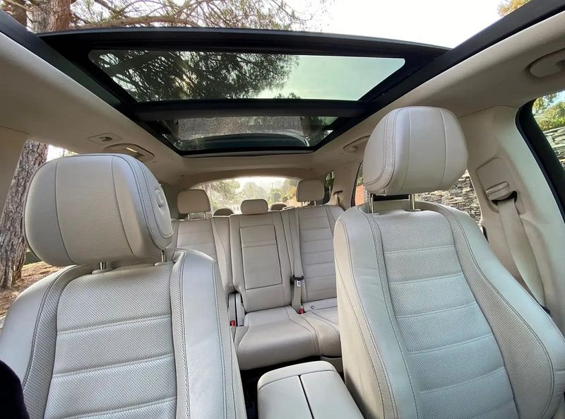 Mercedes-Benz GLE-Class • 2020 • 85,000 km 6