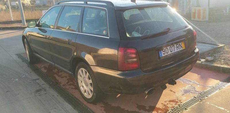 Audi A4 • 1999 • 250,000 km 4